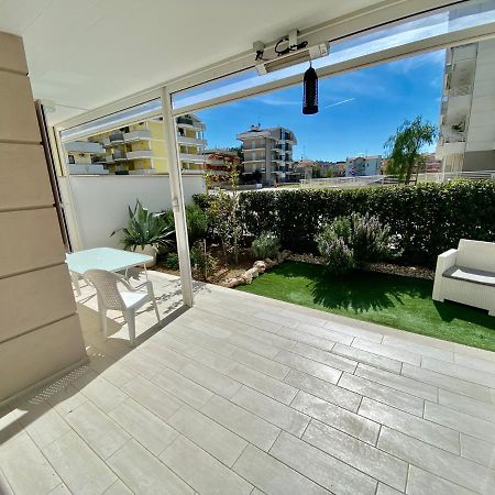 Appartamento Al Mare Con Giardino, Spiaggia E Piscina 알바아드리안티카 외부 사진