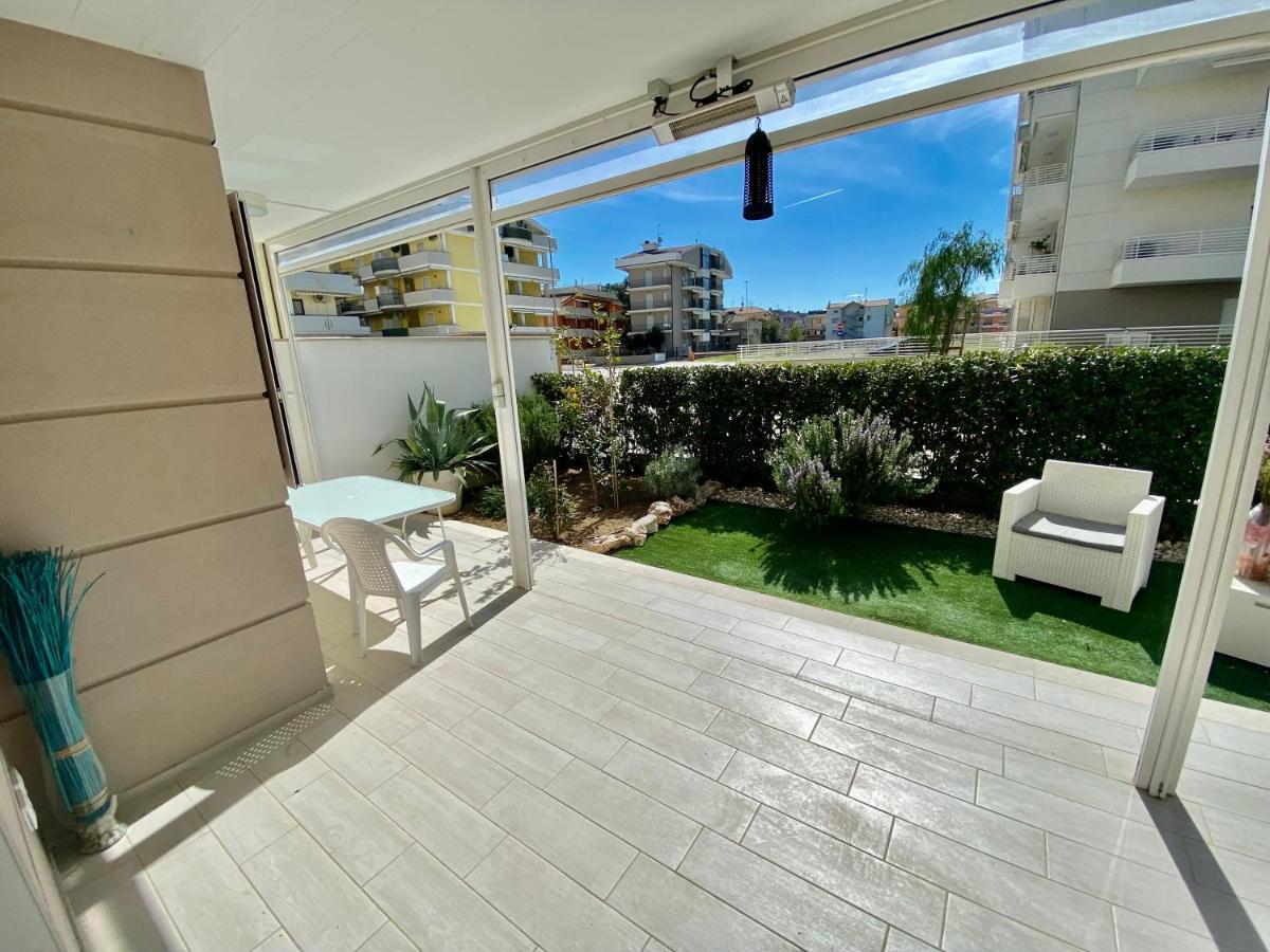 Appartamento Al Mare Con Giardino, Spiaggia E Piscina 알바아드리안티카 외부 사진